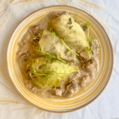 Gołąbki z pieczarkami i sosem grzybowym